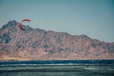 During the day surfing on the mountain near the sea
